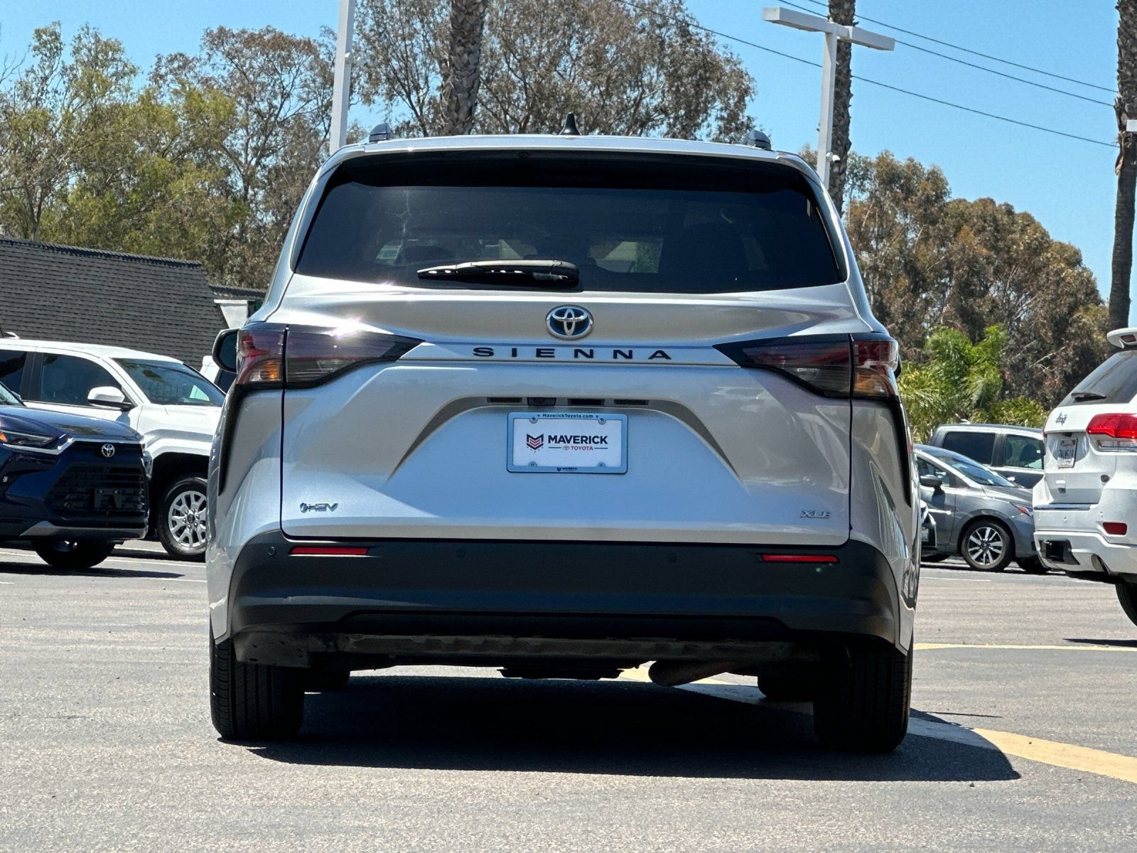 Used 2025 Toyota Sienna XLE FWD image 4