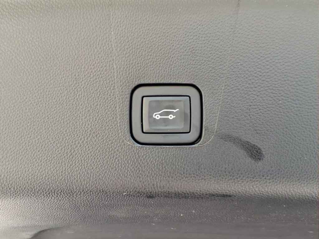 Certified 2023 Chevrolet Traverse Premier w/ Redline Edition FWD image 34