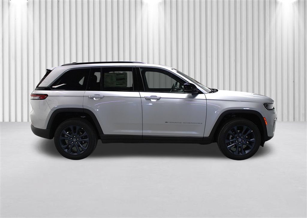 New 2026 Jeep Grand Cherokee Limited AWD/4WD image 2