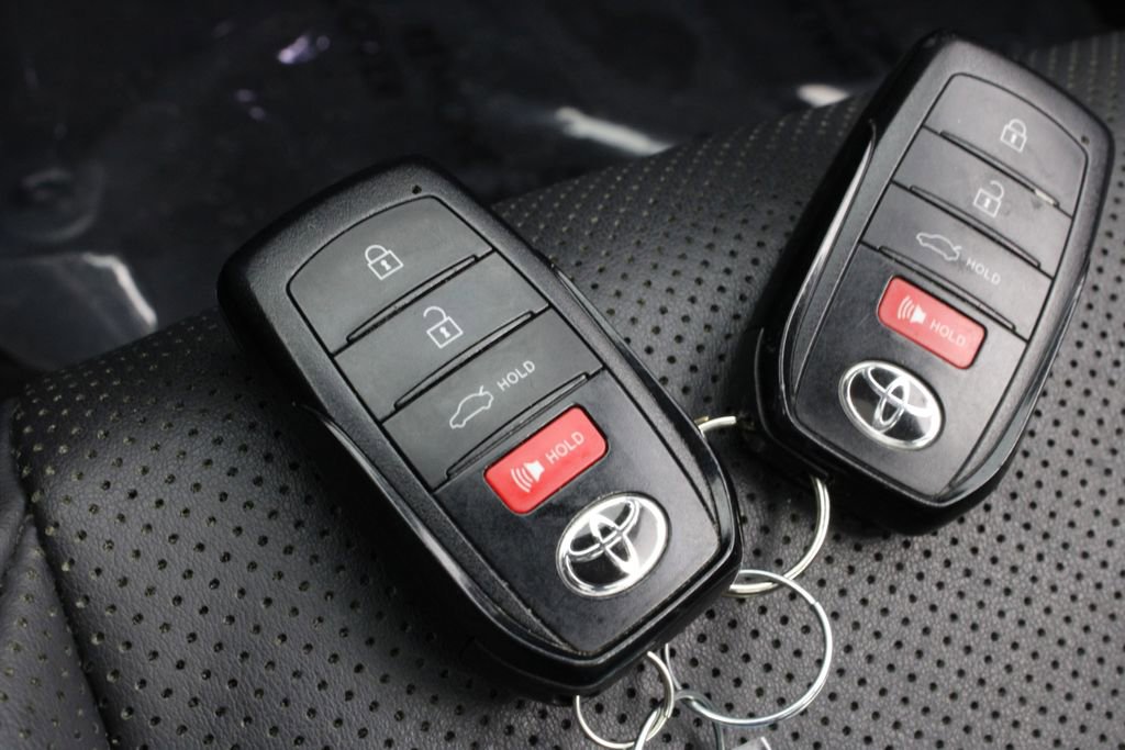 Used 2023 Toyota Crown Limited image 32