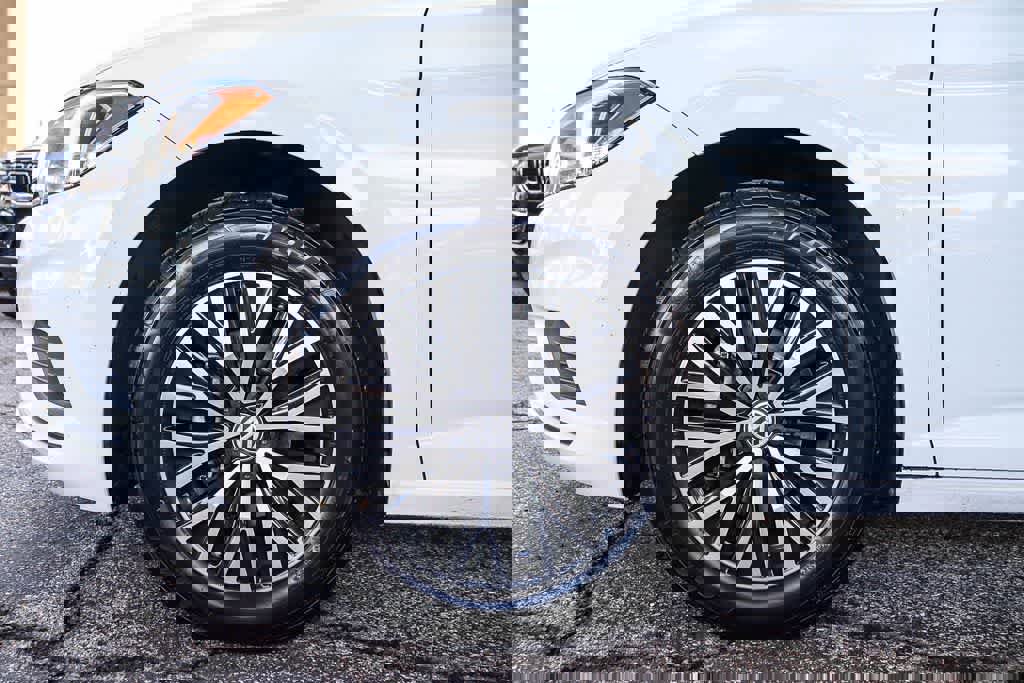 Used 2021 Volkswagen Jetta R-Line image 11