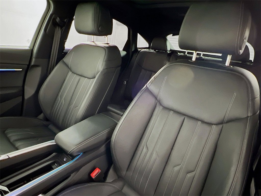 Used 2024 Audi Q8 e-tron Prestige image 11