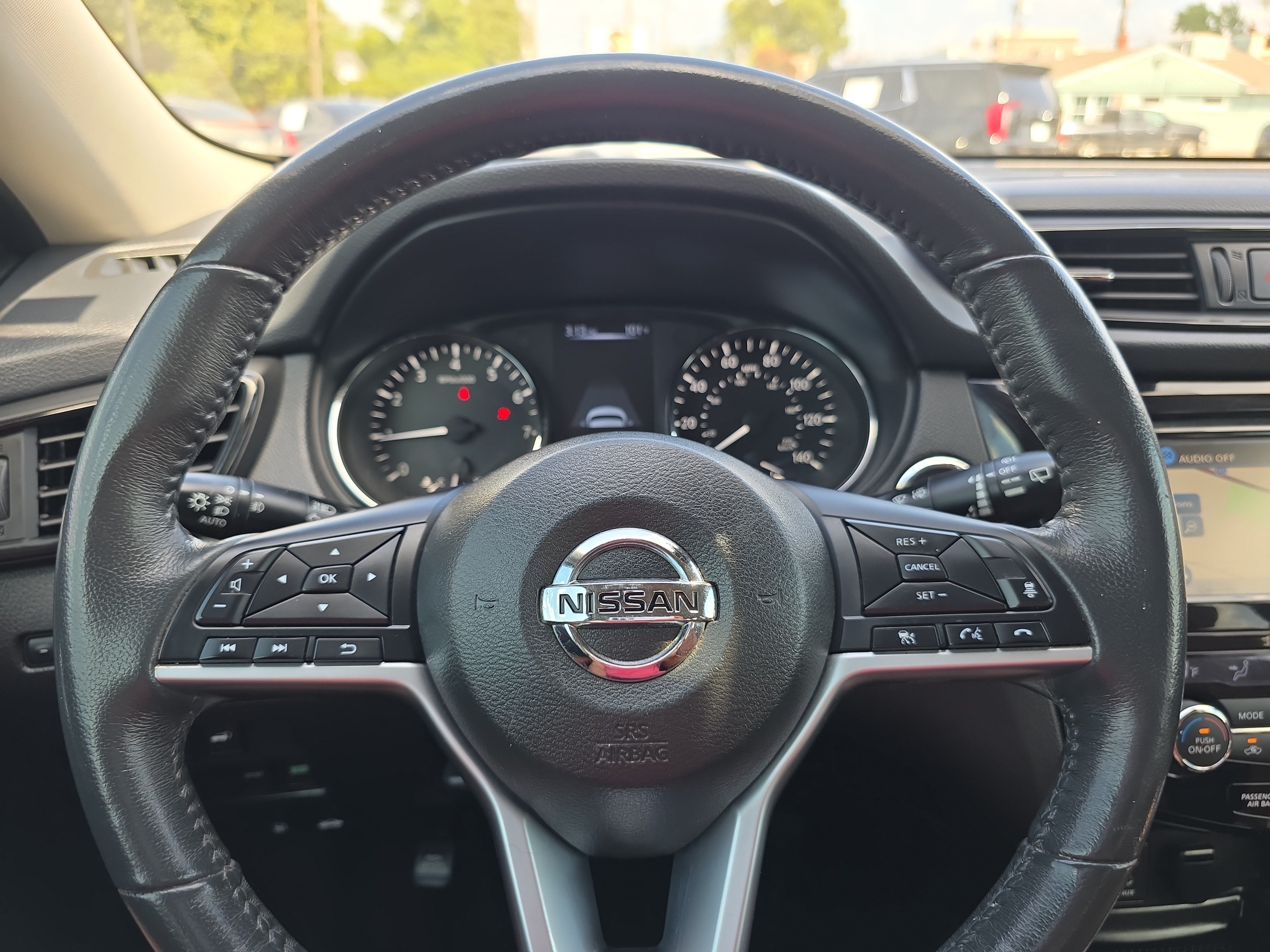 Used 2017 Nissan Rogue SL w/ SL Premium Package FWD image 18