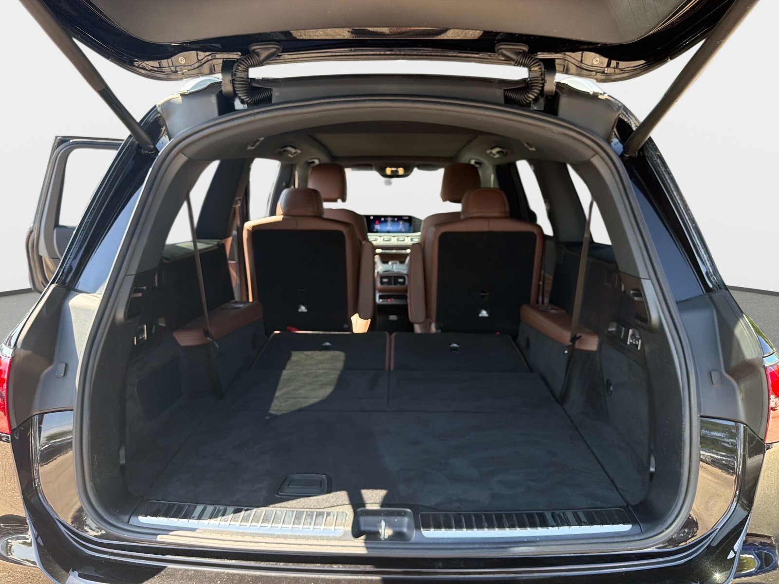 Used 2024 Mercedes-Benz GLS 450 4MATIC image 11