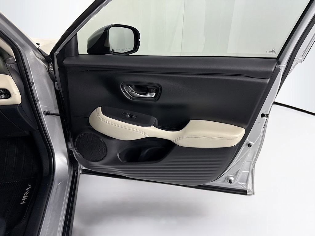 Certified 2025 Honda HR-V LX image 25