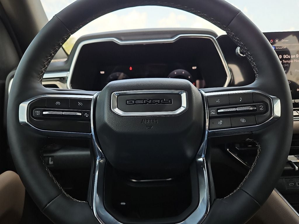 Used 2026 GMC Canyon Denali w/ LPO, Black Badging Package AWD/4WD image 30