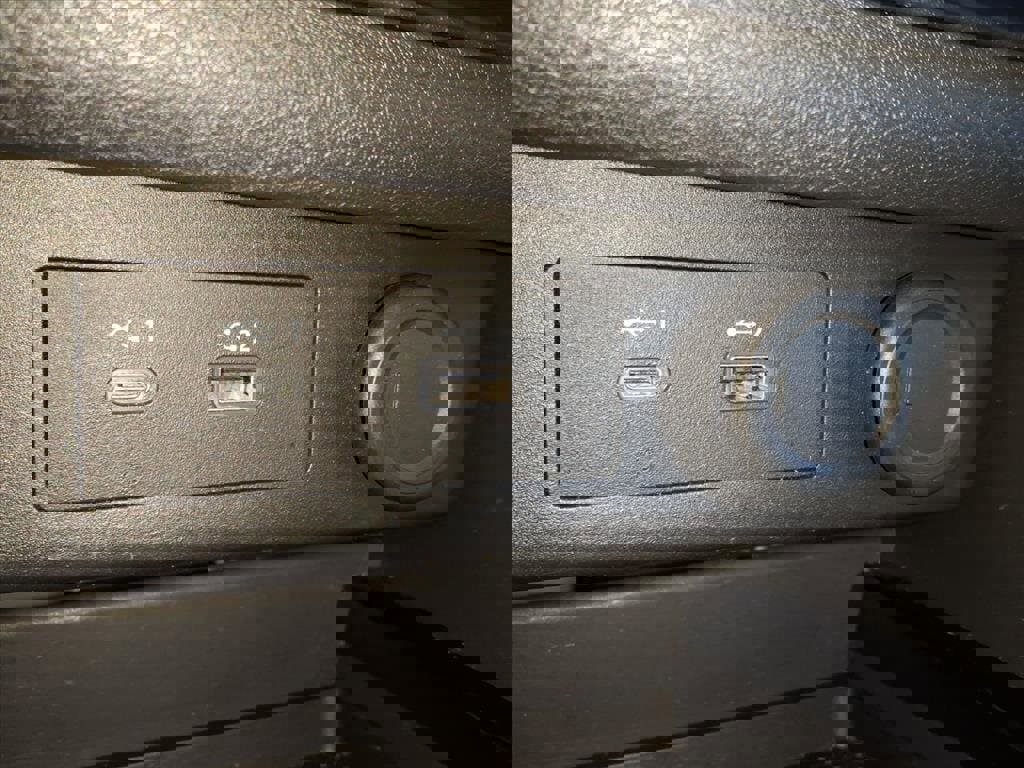 Used 2023 Nissan Rogue SV w/ SV Premium B Package image 13