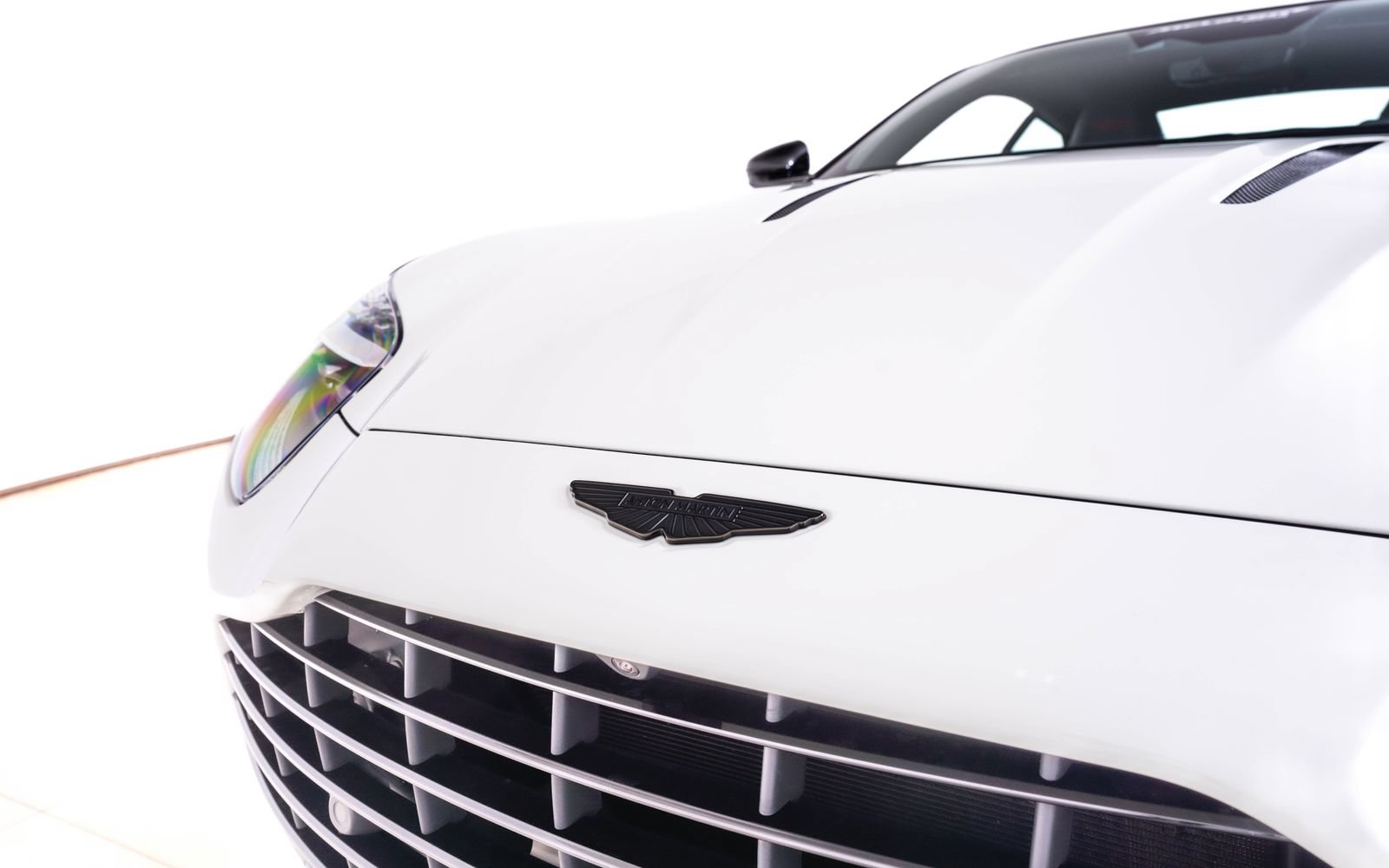 Used 2025 Aston Martin DB12 Coupe RWD image 14