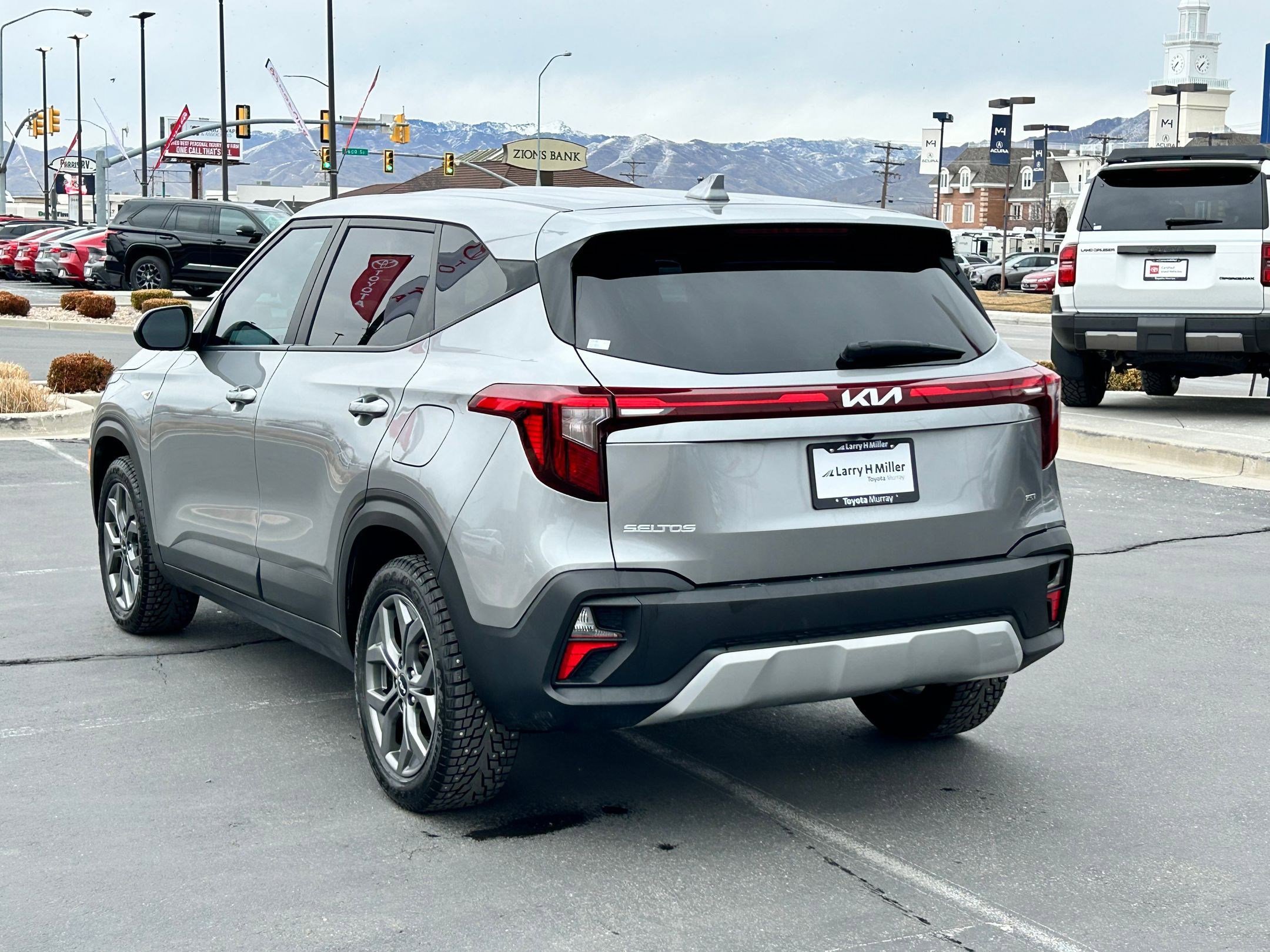 Used 2024 Kia Seltos LX image 3