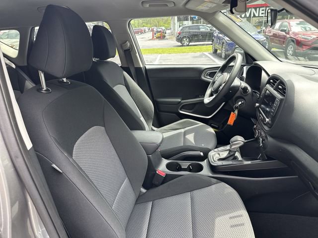 Used 2025 Kia Soul LX w/ LX Technology Package FWD image 27