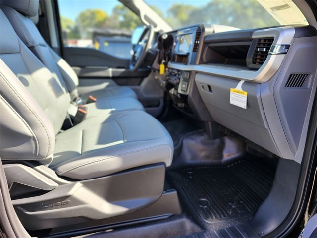 New 2025 Ford F550 4x4 Regular Cab Super Duty image 12