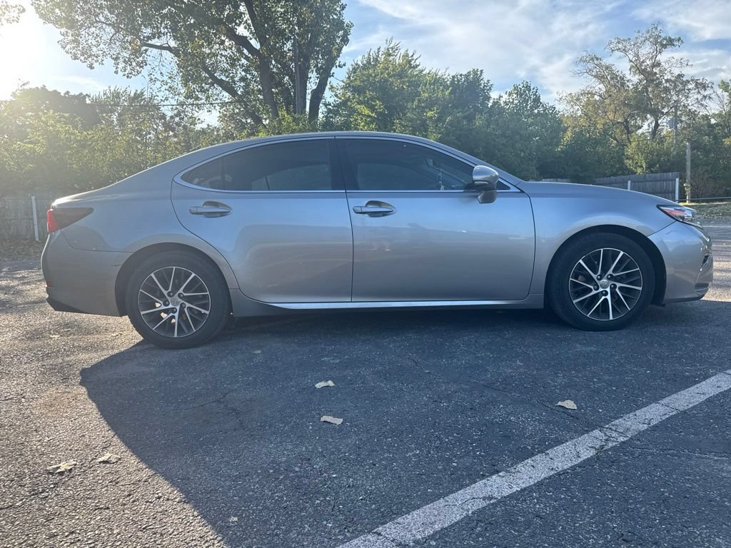 Used 2016 Lexus ES 350 w/ Premium Package w/Wood Trim FWD image 8