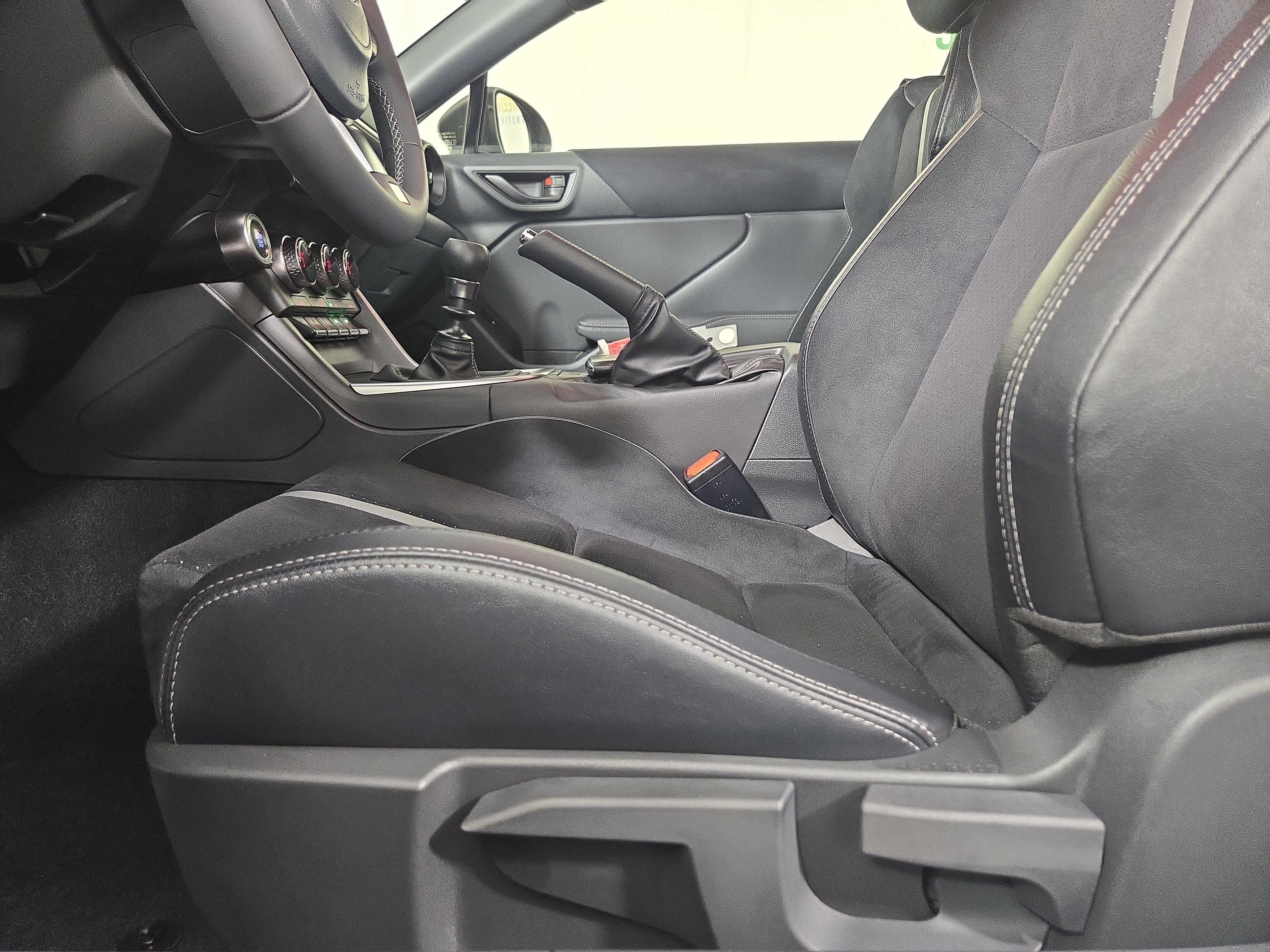 Used 2025 Toyota GR86 Premium w/ ALL Weather Mat Package (TMS) image 28