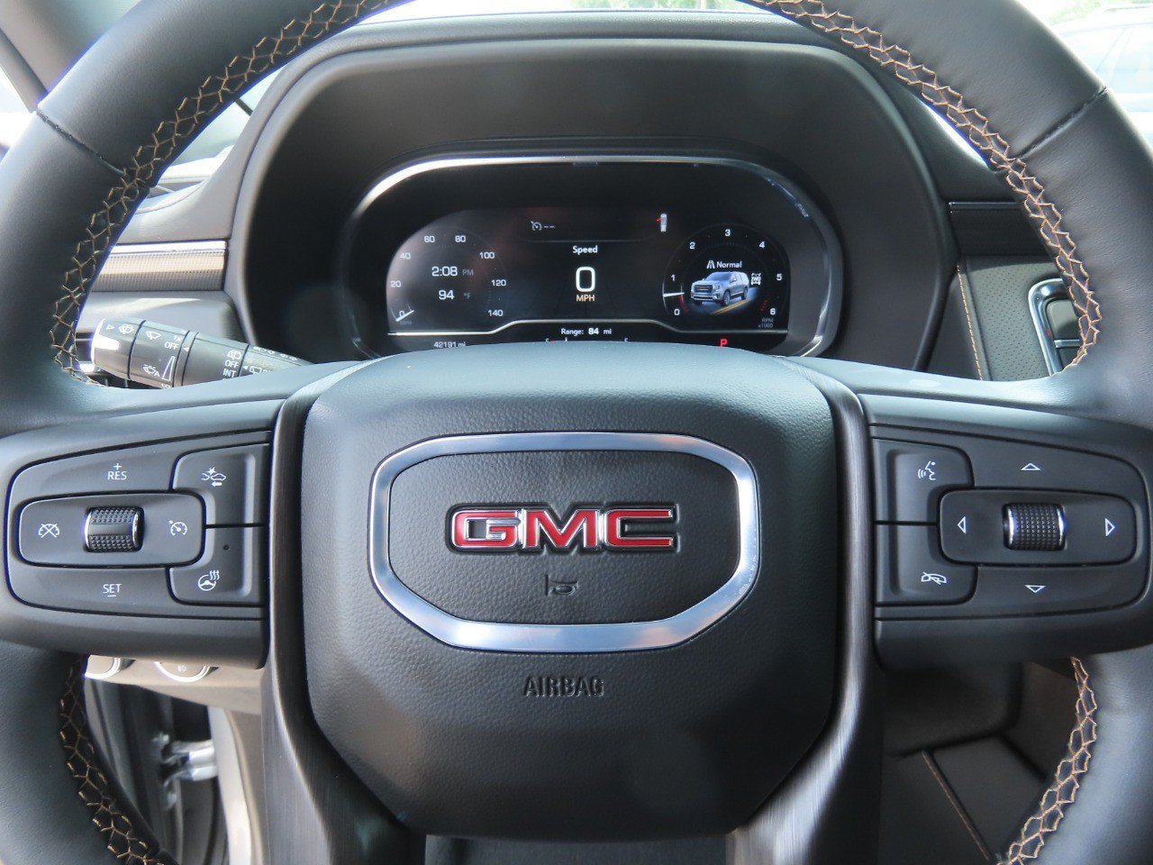 Used 2024 GMC Yukon AT4 w/ Technology Package AWD/4WD image 29