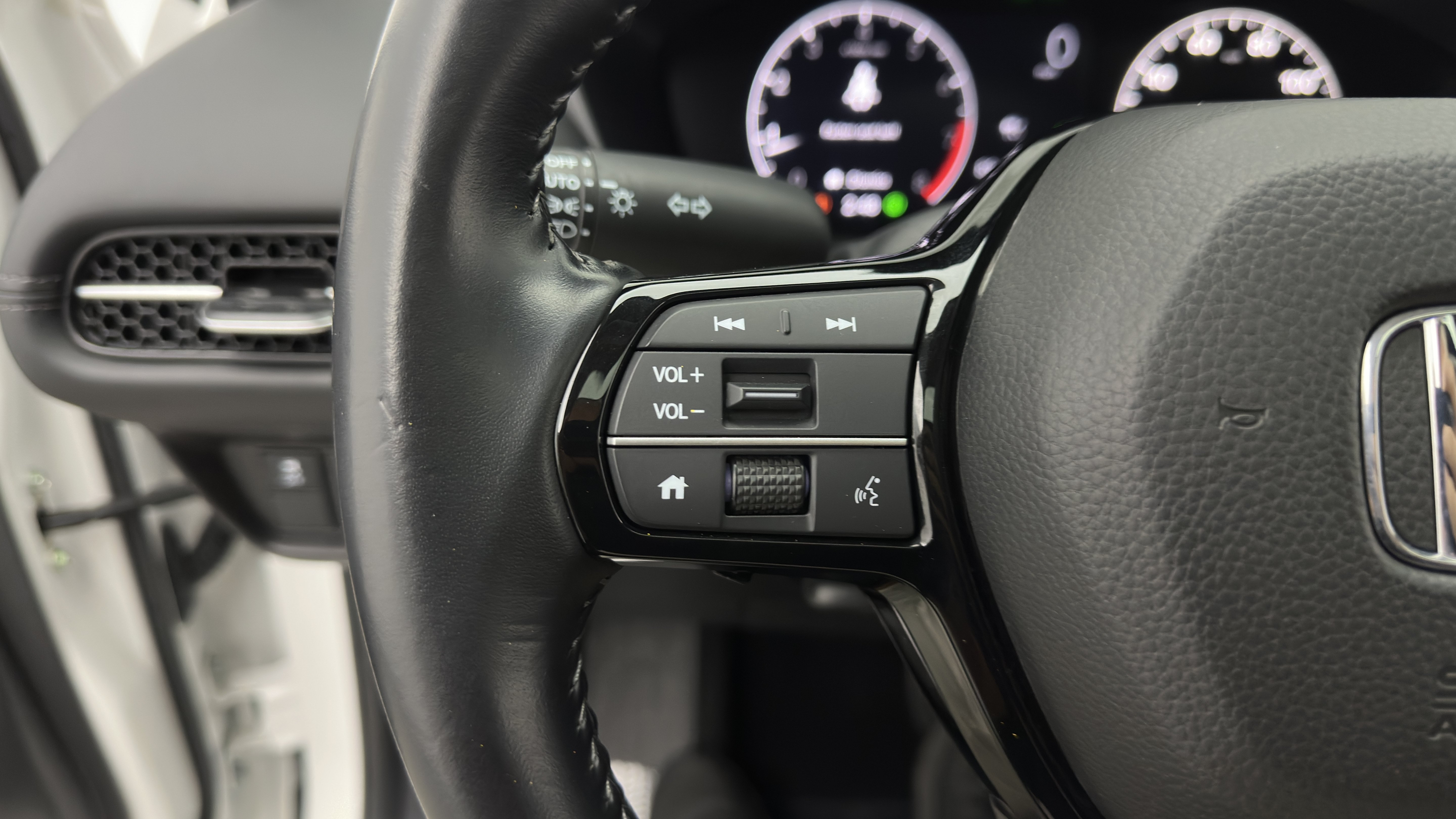 Used 2025 Honda HR-V EX-L image 23