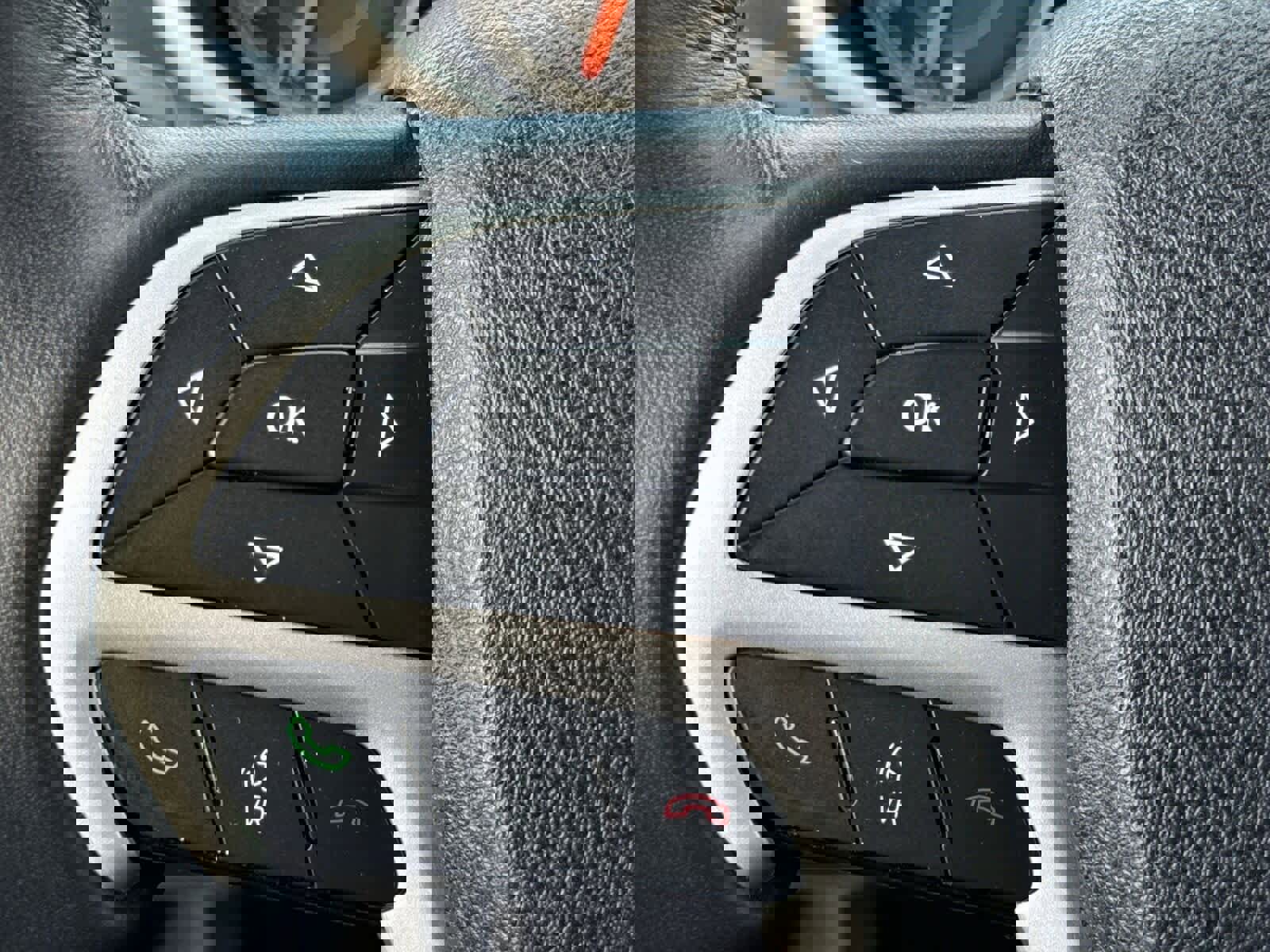 Used 2016 Jeep Cherokee Trailhawk w/ Comfort/Convenience Group image 28