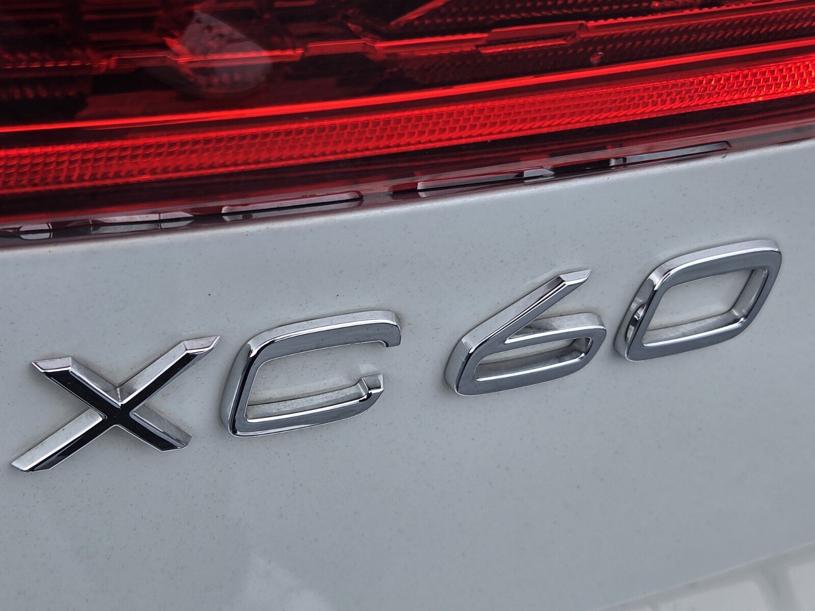 Used 2023 Volvo XC60 B5 Ultimate w/ Climate Package FWD image 10