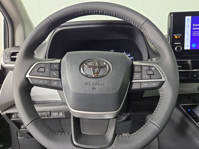 New 2026 Toyota Sienna XLE FWD image 21