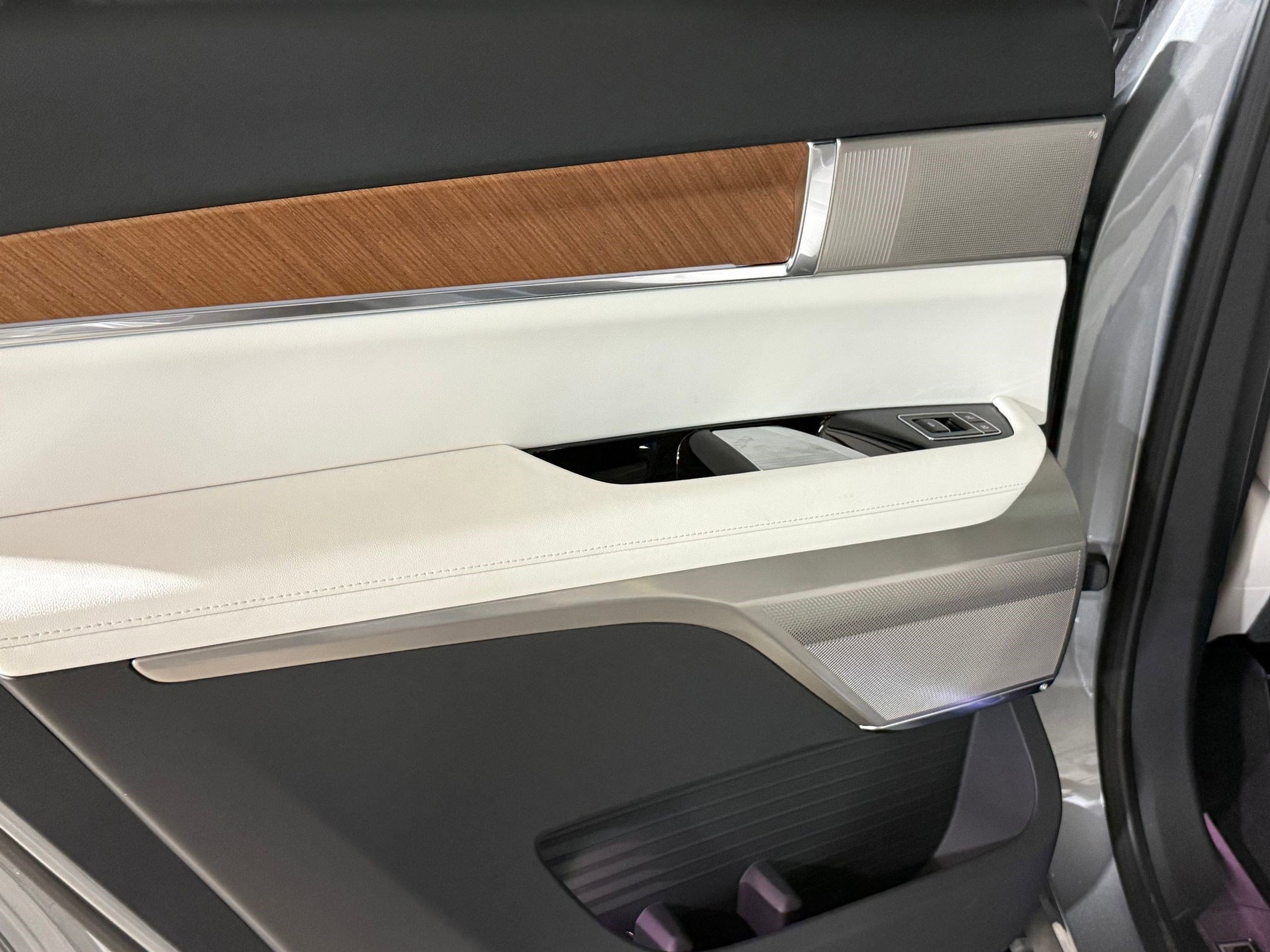 New 2026 Cadillac Vistiq Luxury image 41