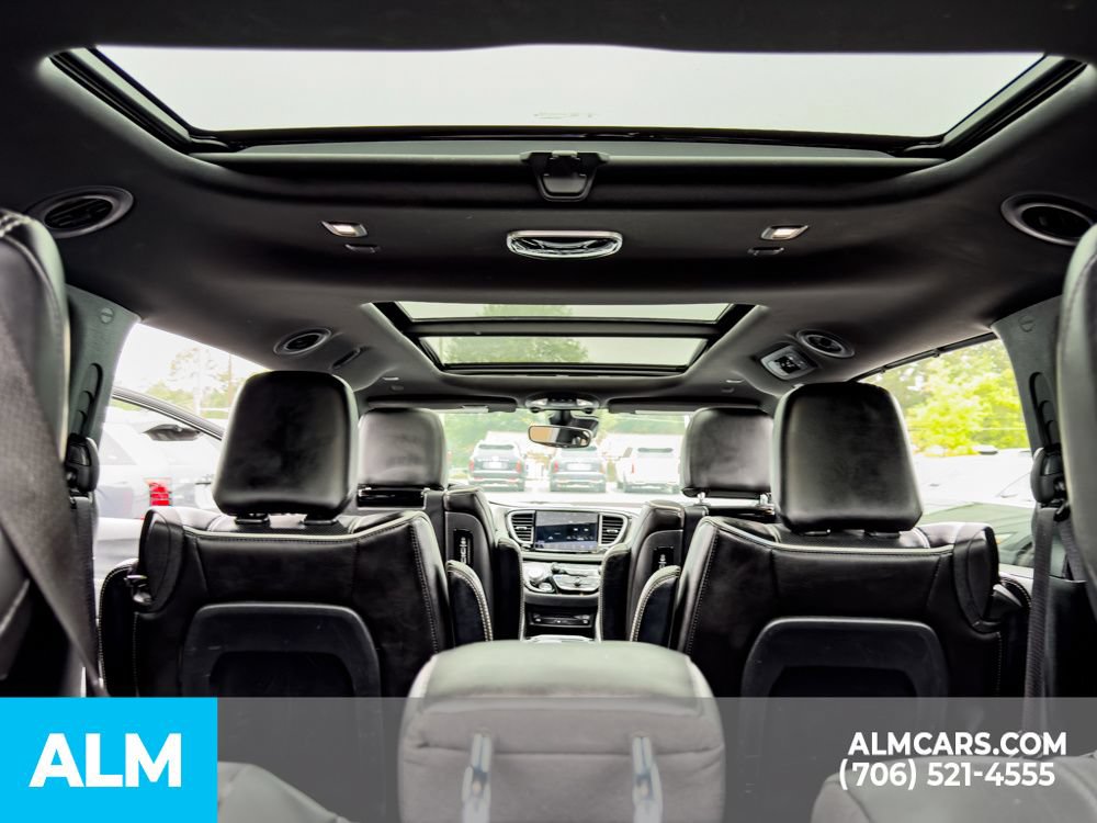 Used 2021 Chrysler Pacifica Limited w/ Uconnect Theater Family Group FWD image 18