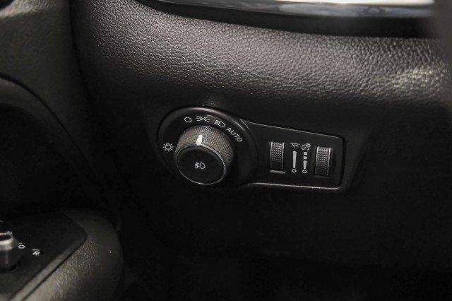 Used 2023 Jeep Compass Limited image 24