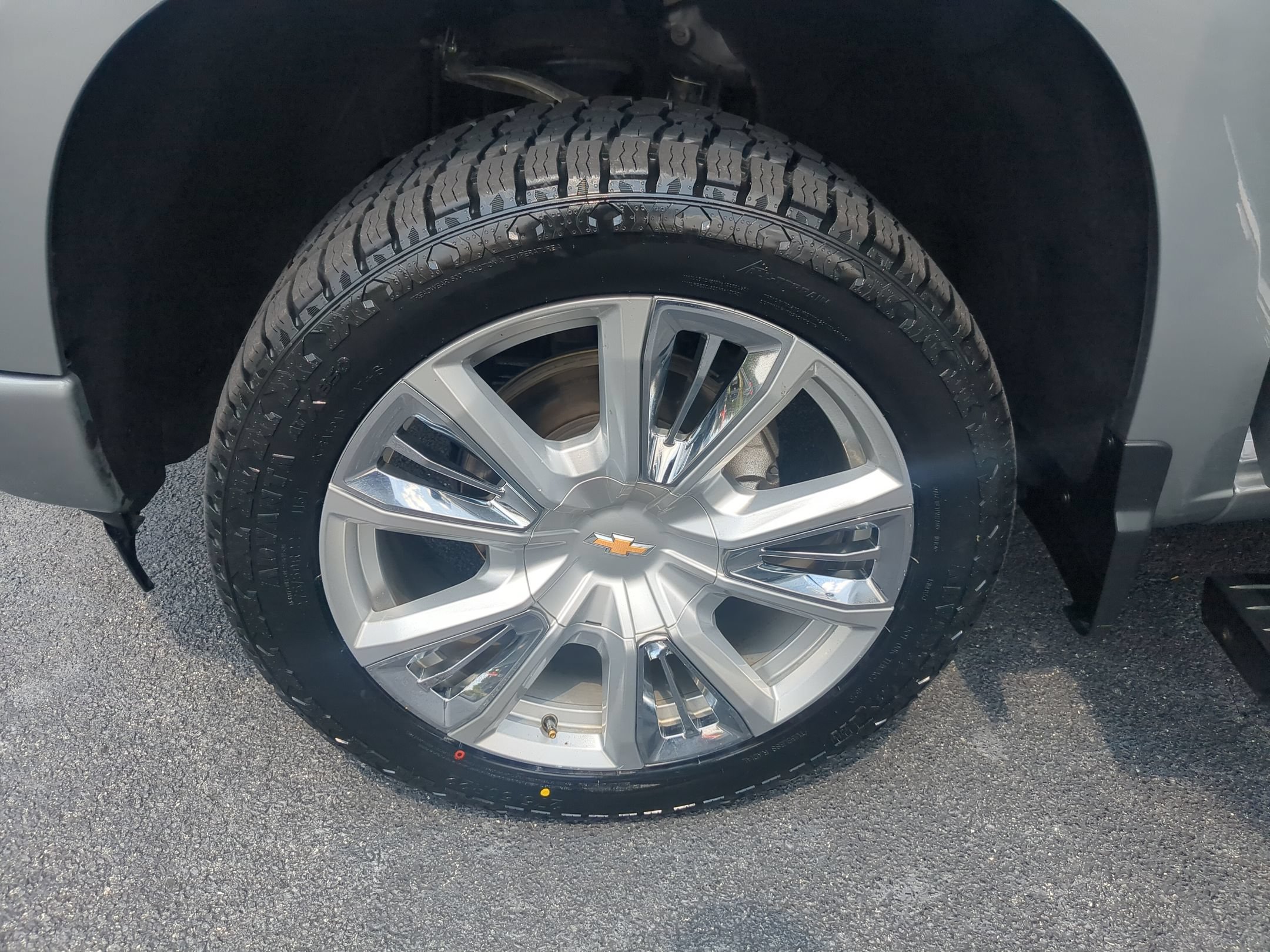 Used 2023 Chevrolet Silverado 1500 High Country w/ High Country Premium Package AWD/4WD image 10