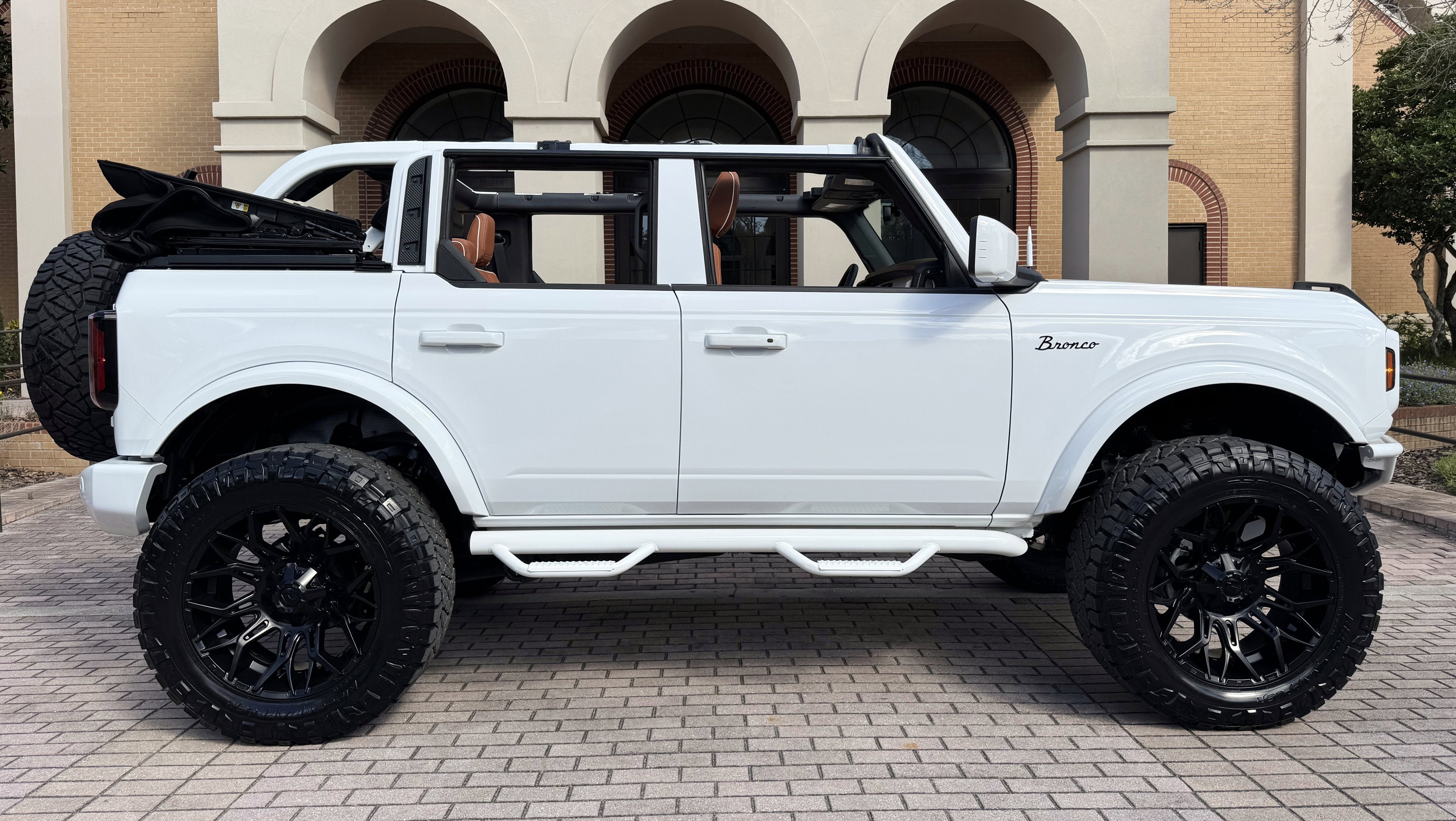Used 2025 Ford Bronco Outer Banks AWD/4WD image 3