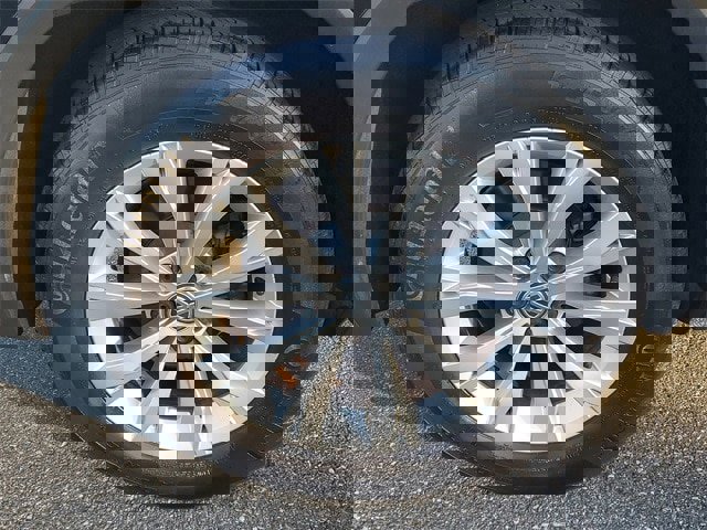 Used 2018 Volkswagen Tiguan SE image 5