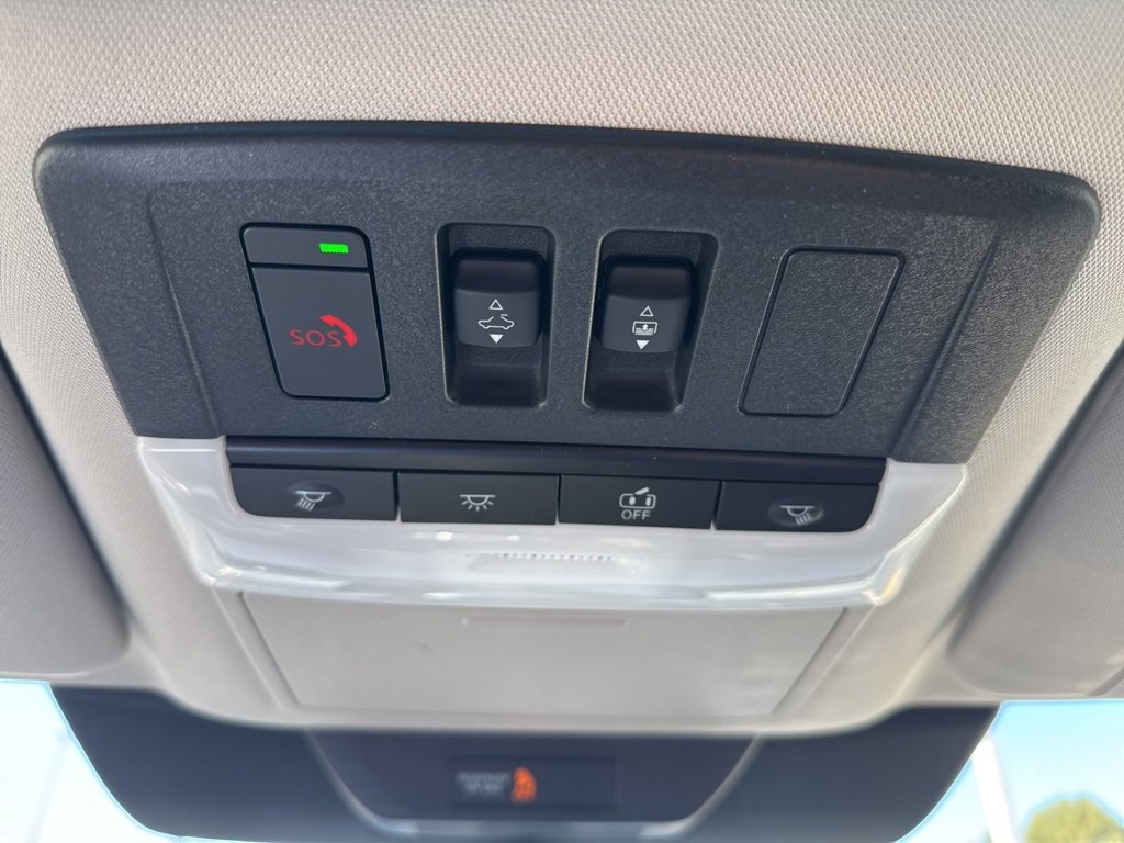 New 2025 Nissan Pathfinder Platinum w/ Black Appearance Package image 32