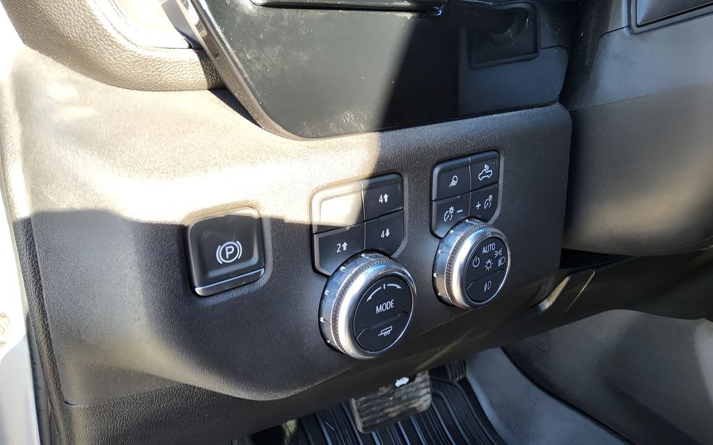 Used 2024 GMC Sierra 1500 Elevation w/ Elevation Premium Package AWD/4WD image 21
