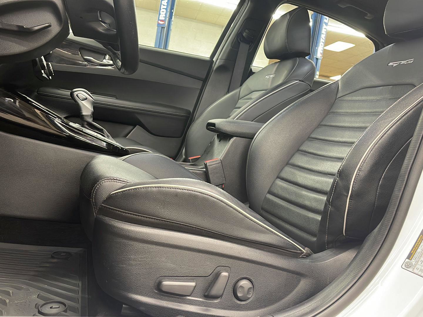 Used 2022 Kia Forte GT-Line w/ GT-Line Premium Package image 10