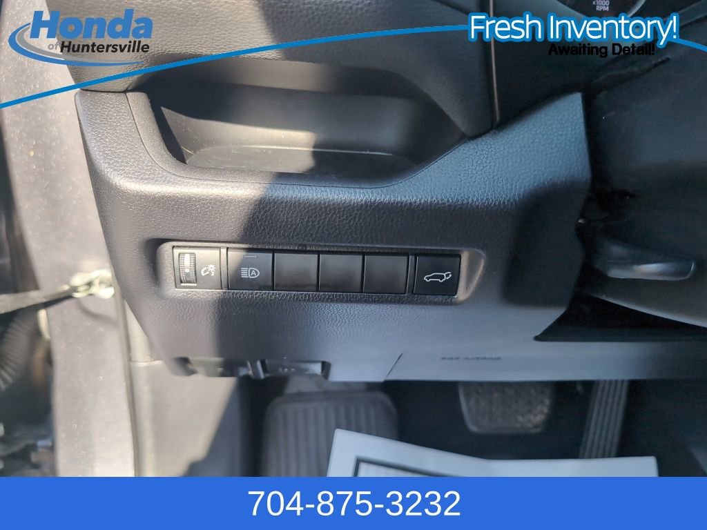 Used 2019 Toyota RAV4 XLE Premium image 24