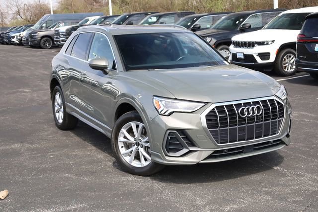 Used 2023 Audi Q3 2.0T Premium Plus w/ Premium Plus Package image 2