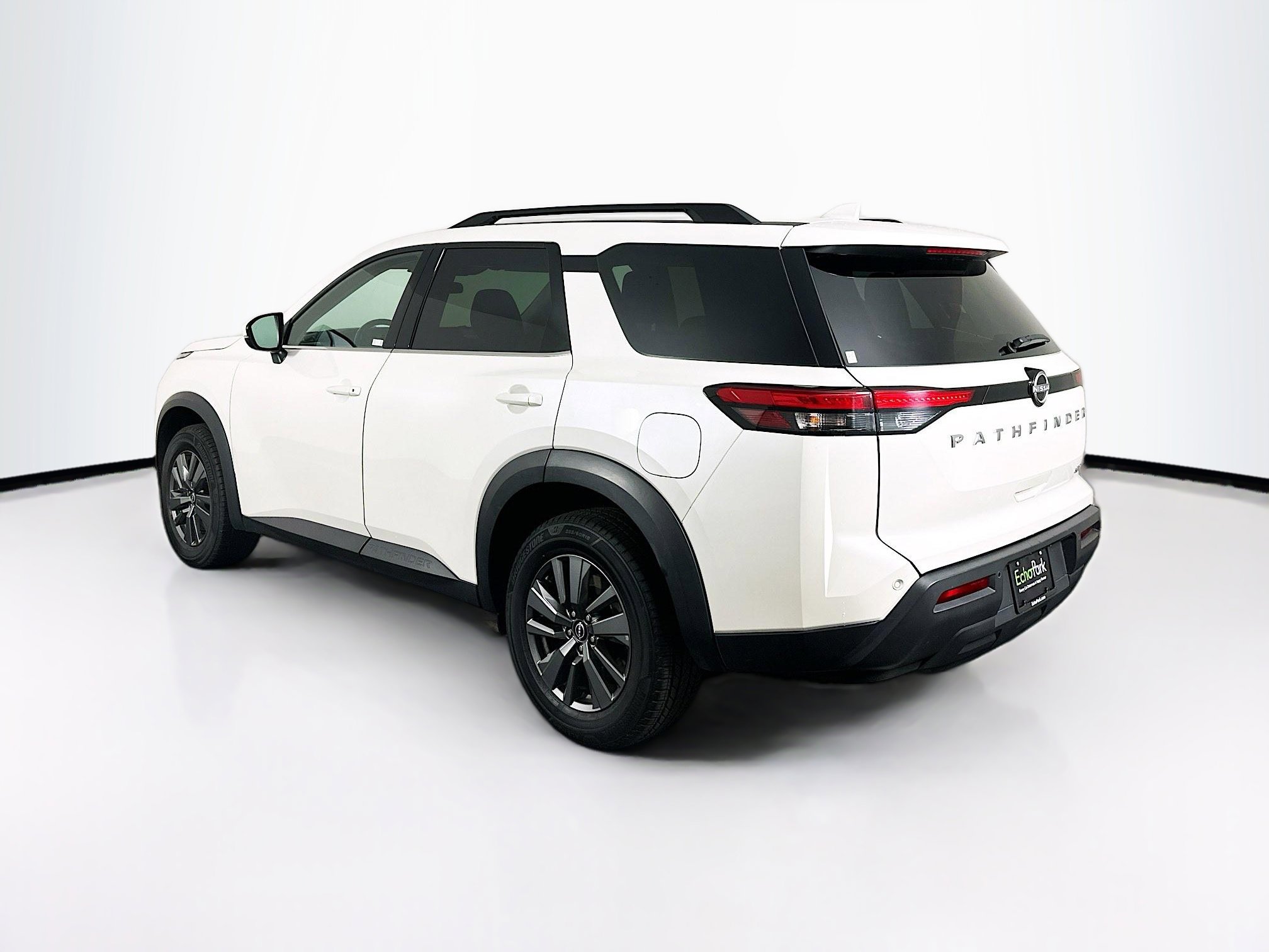 Used 2024 Nissan Pathfinder SV image 5