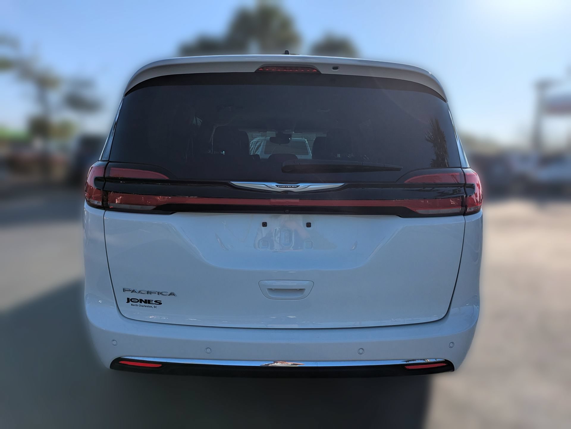 Used 2024 Chrysler Pacifica Touring-L FWD image 6