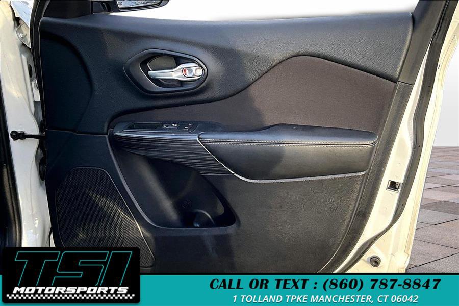 Used 2016 Jeep Cherokee Latitude w/ Cold Weather Group image 24