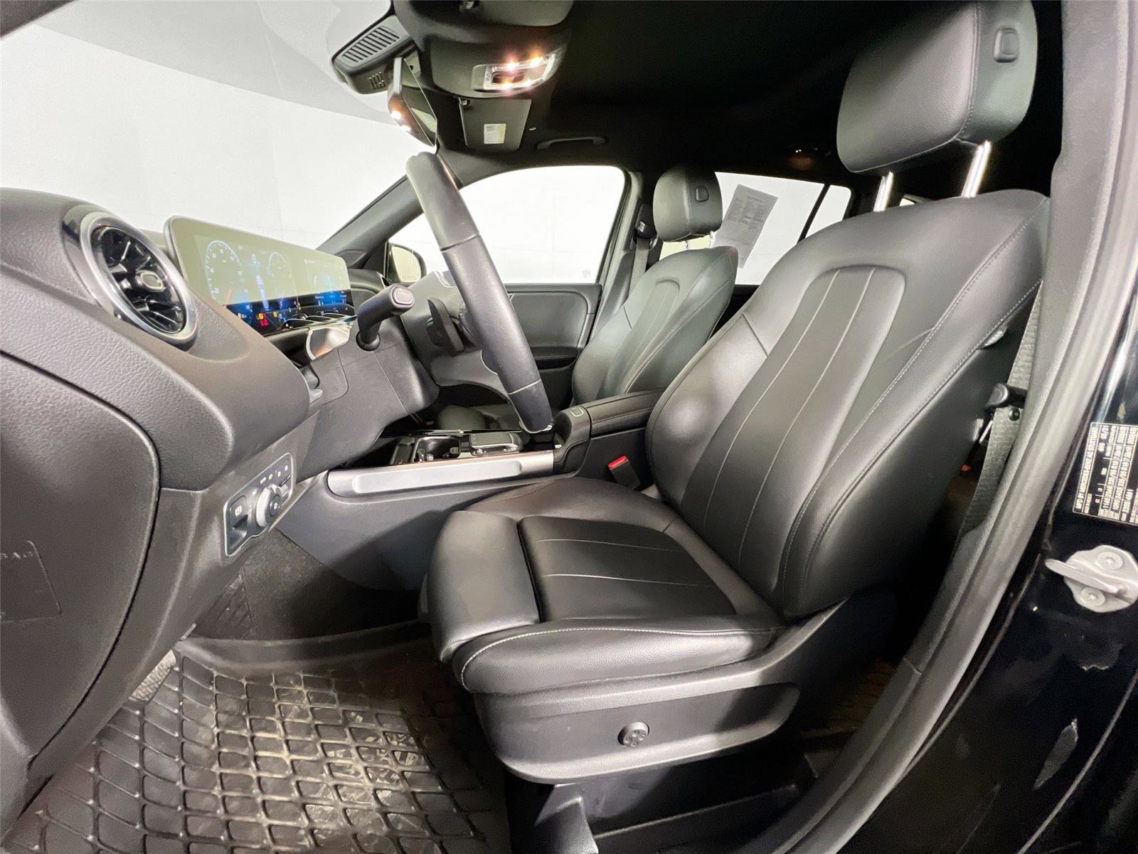 Used 2021 Mercedes-Benz GLB 250 GLB 250 image 19