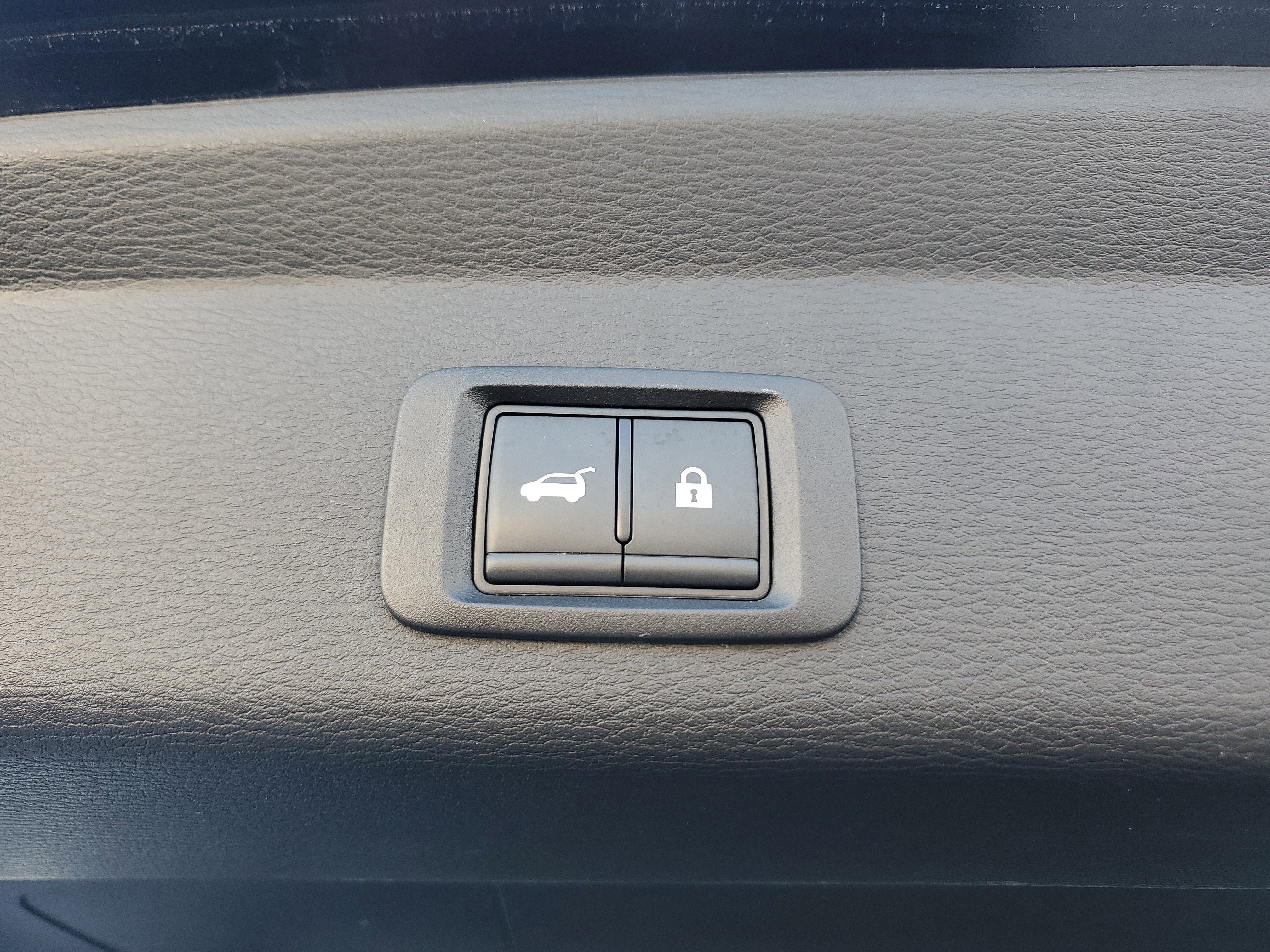 Used 2025 Mitsubishi Outlander SE image 16