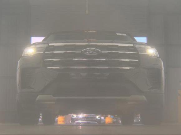Used 2025 Ford Explorer Active AWD/4WD image 3