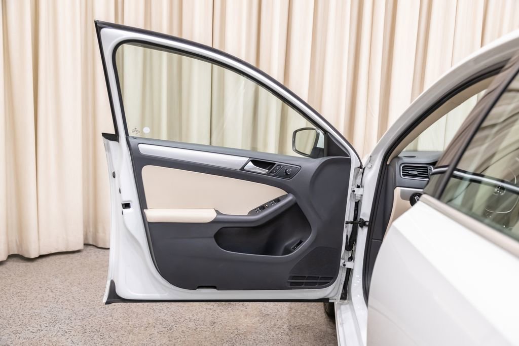 Used 2016 Volkswagen Jetta SE image 8