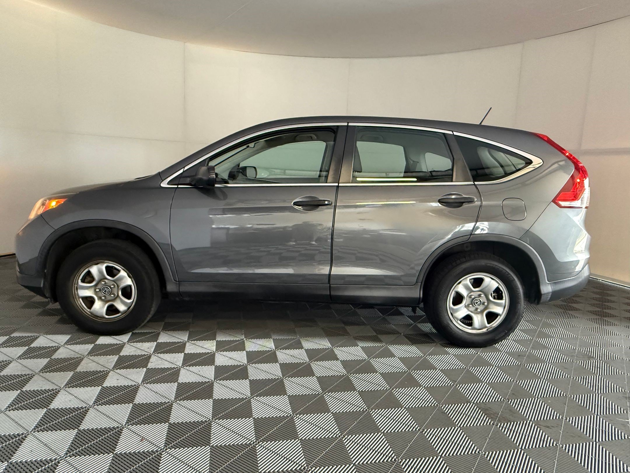 Used 2014 Honda CR-V LX image 2
