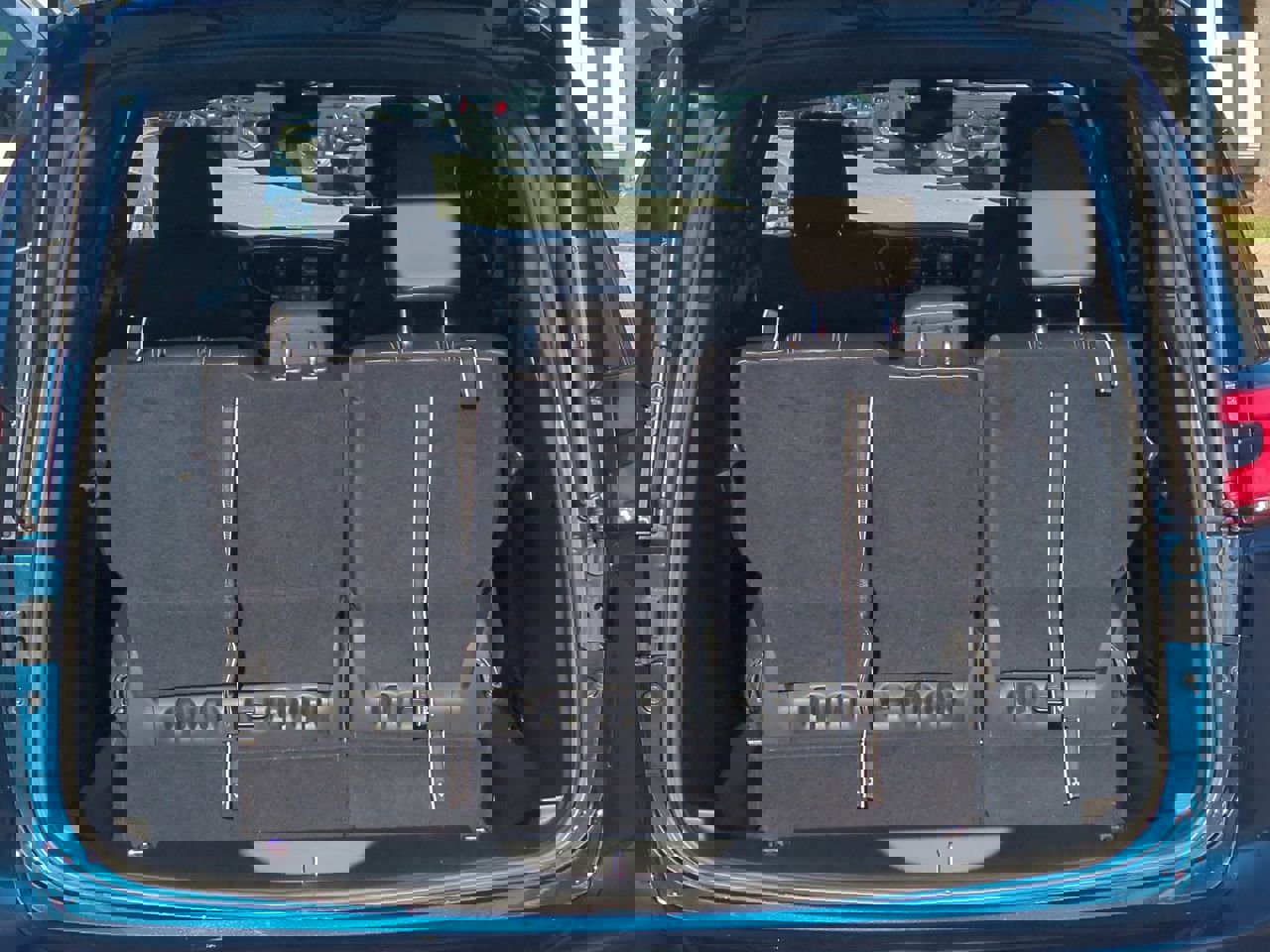 Certified 2025 Chrysler Pacifica Select image 12