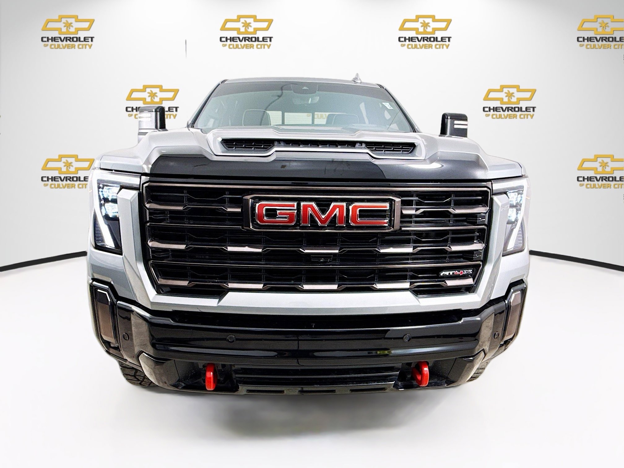 Used 2024 GMC Sierra 2500 AT4X image 2