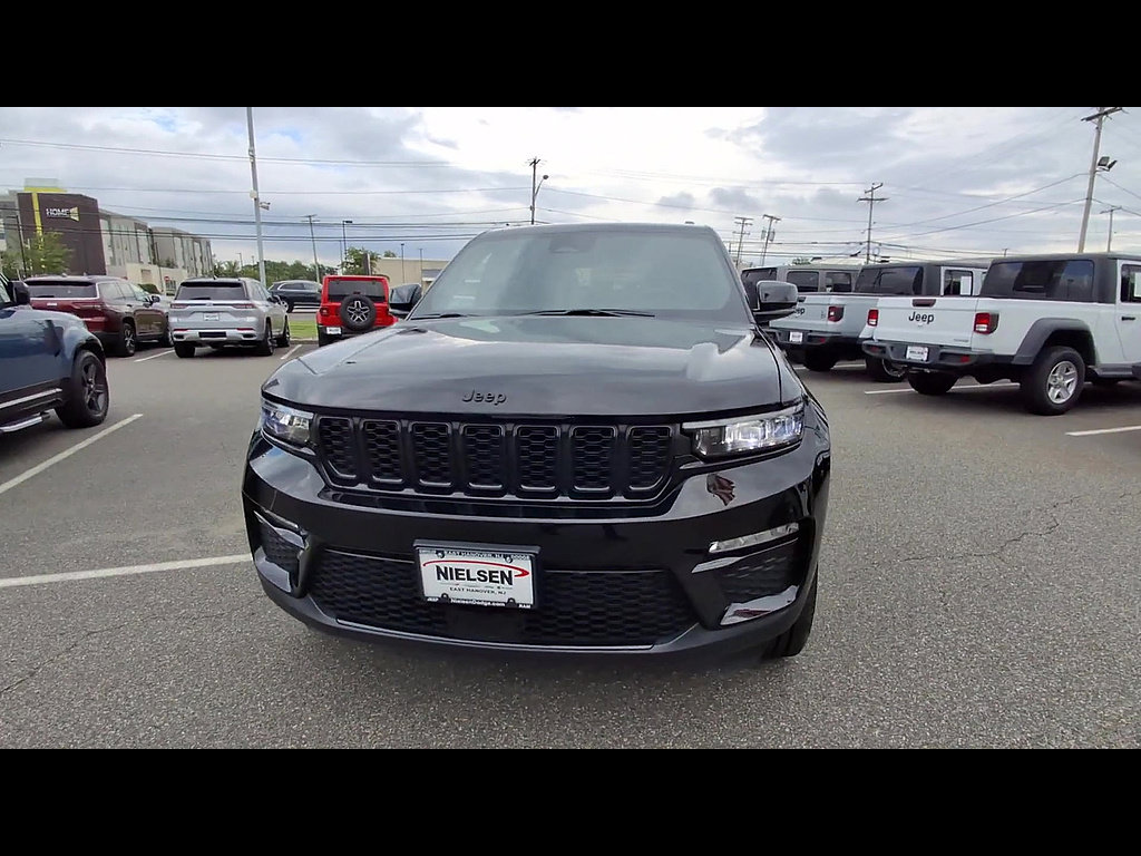 Used 2025 Jeep Grand Cherokee Limited w/ Black Appearance Package AWD/4WD image 3