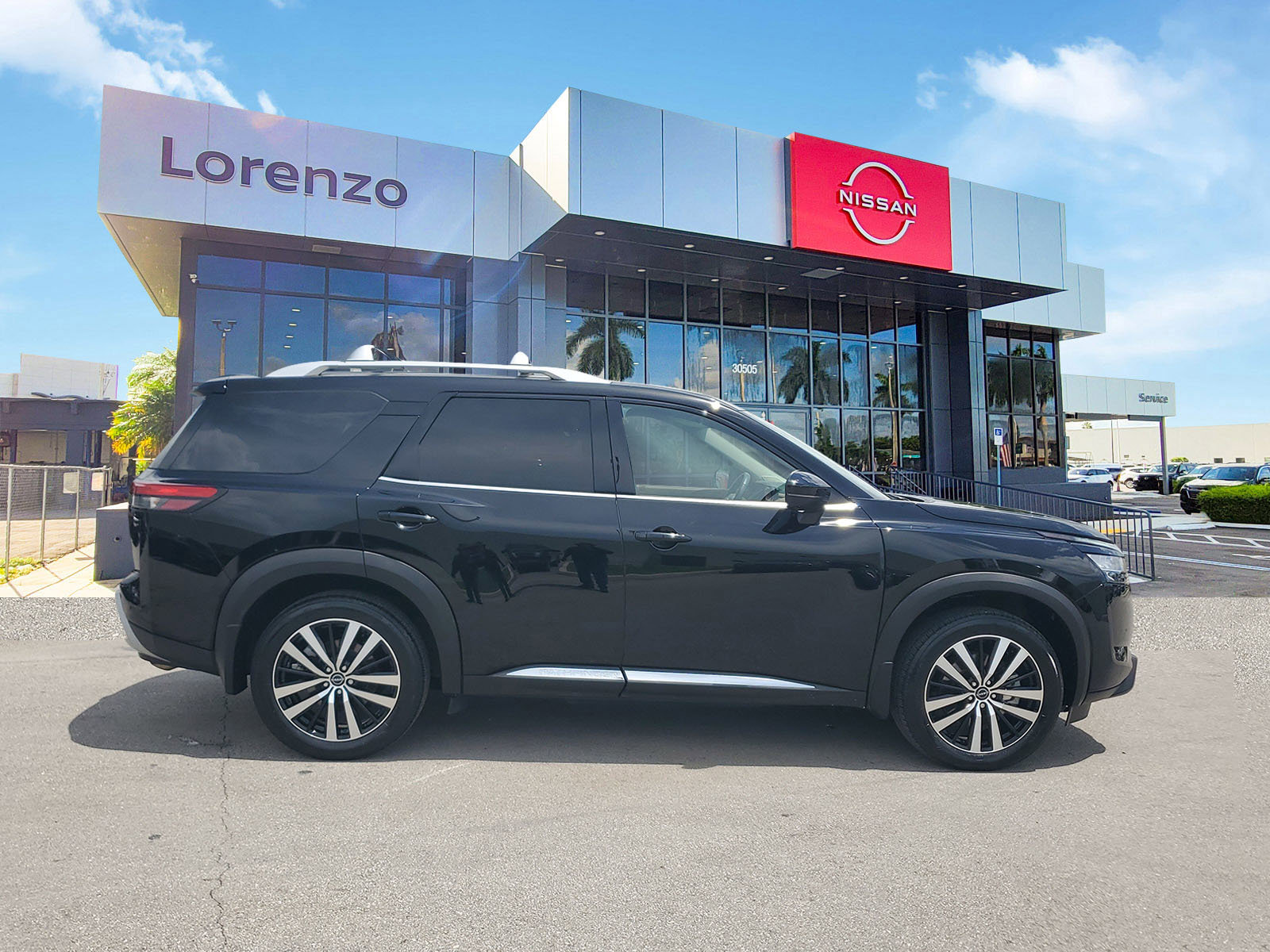 Certified 2024 Nissan Pathfinder Platinum w/ Cargo Package image 4