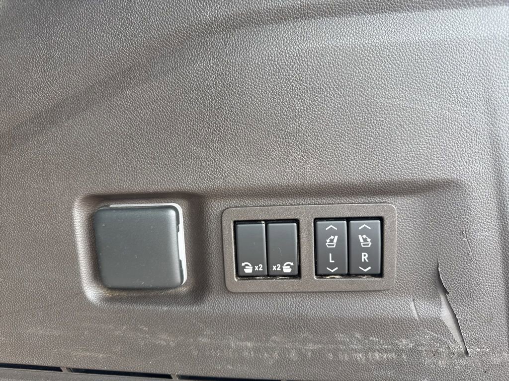 Certified 2022 Chevrolet Suburban LT w/ LT Signature Package image 31