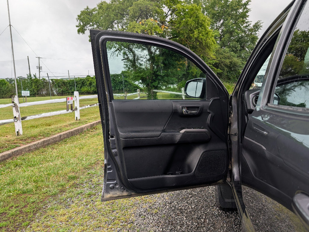 Used 2021 Toyota Tacoma TRD Sport AWD/4WD image 10