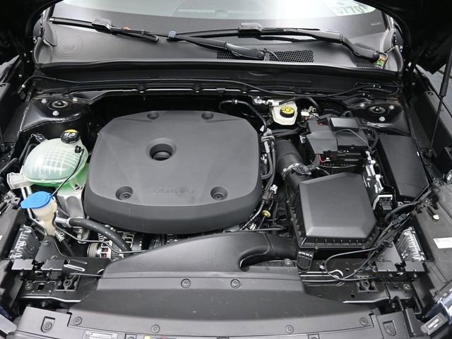Used 2020 Volvo XC40 T5 Momentum w/ Premium Package image 32