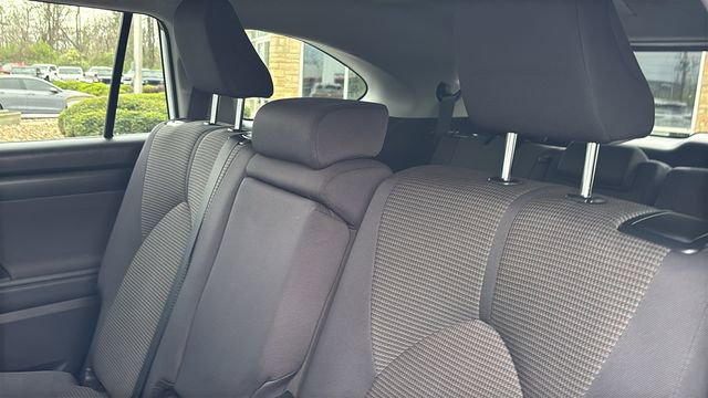 Used 2025 Toyota Highlander LE AWD/4WD image 29