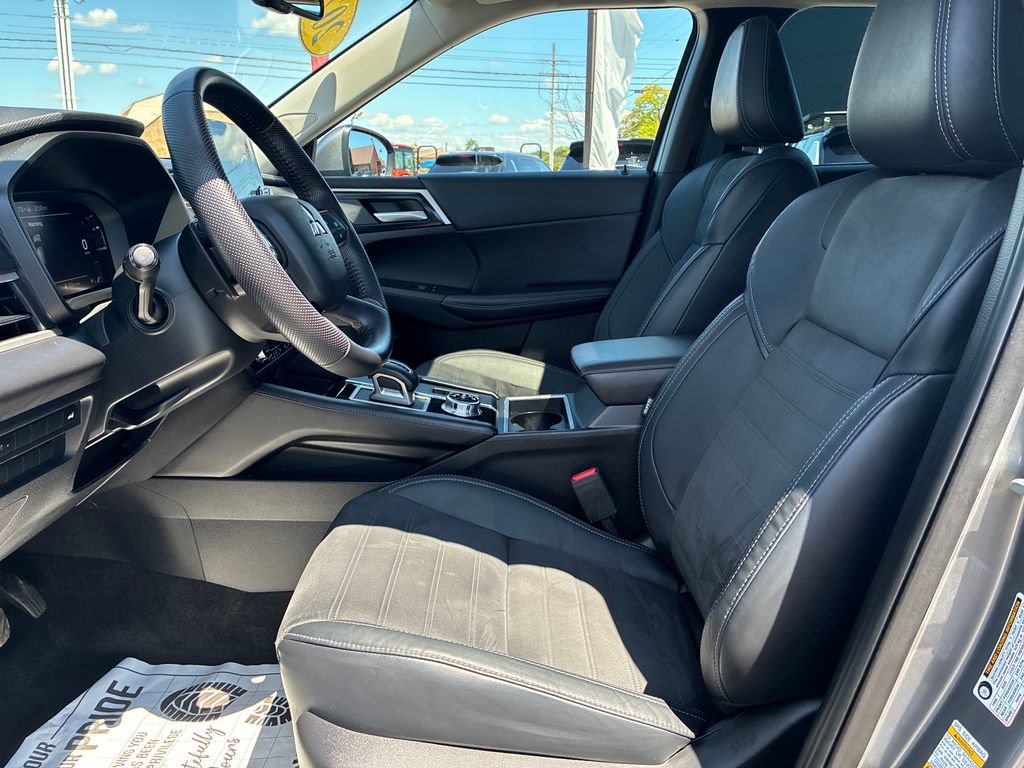 Used 2023 Mitsubishi Outlander SE AWD/4WD image 11